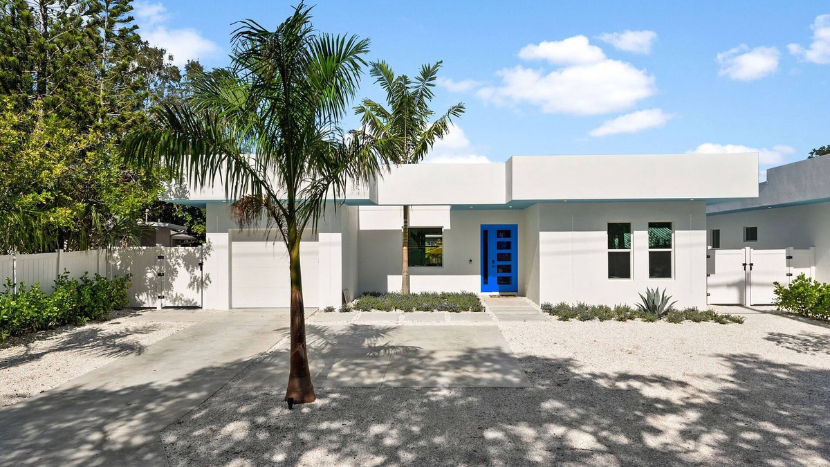 Arlington Park House | SKY BLUE Sarasota. Pool Home. Build 2023. Option for up 18 guests
