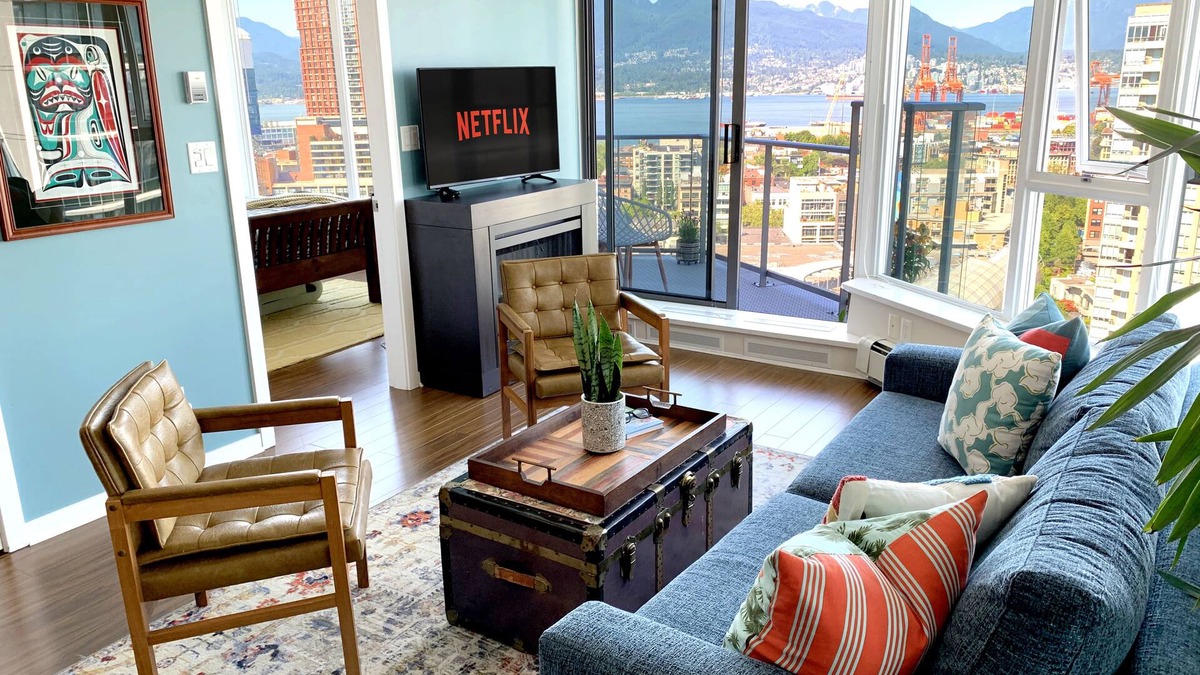 Crosstown Condo | Sky High 3BR/2BTH - Spectacular Views, Free Parking!
