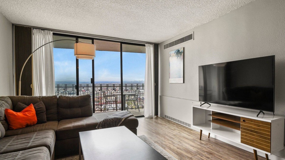 Downtown Denver Apartment | Sky-High Downtown Denver Studio | Pet Friendly!