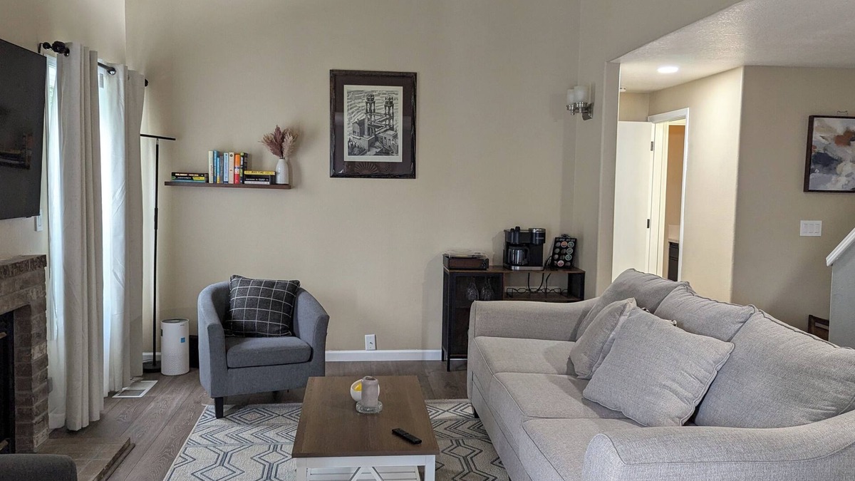 Beaverton House | Sky-High Foyer & Spa Retreatn