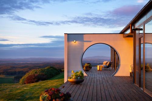 Mount Franklin House | Sky High- iconic ridge-top retreat