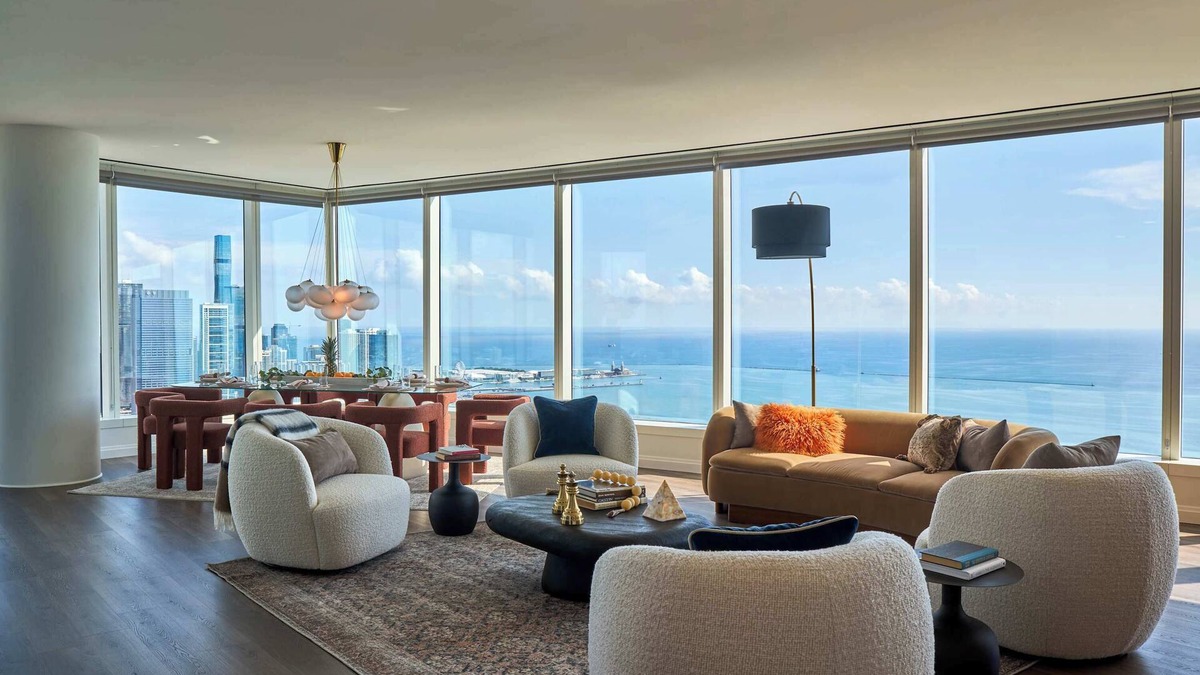 The Loop Apartment | Sky-High Living: Lake Views, Elite Experience