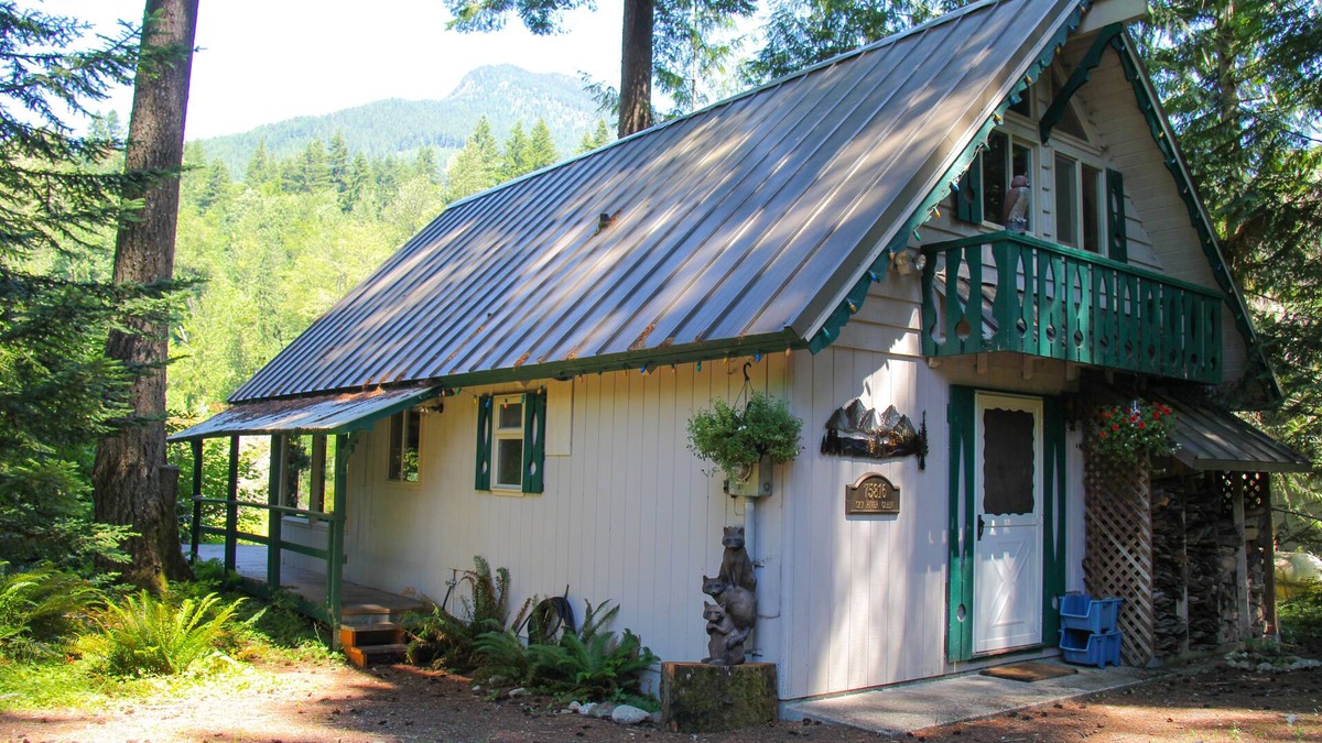 Skykomish Cabin | SKY RIVER CABIN- VIEWS, CLOSE TO HIKING