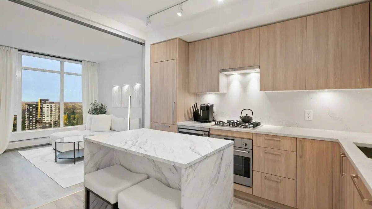 Surrey Condo | Sky Suite 2BR 1BR Condo in Surreys Tallest Tower! Rooftop Terrace w/Views
