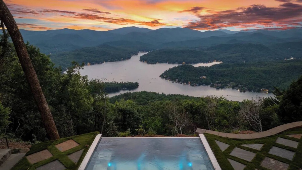 Tiger Villa | SkyHaüs @Lake Burton - world-class views, infinity hot tub, 3 grills, & porches.