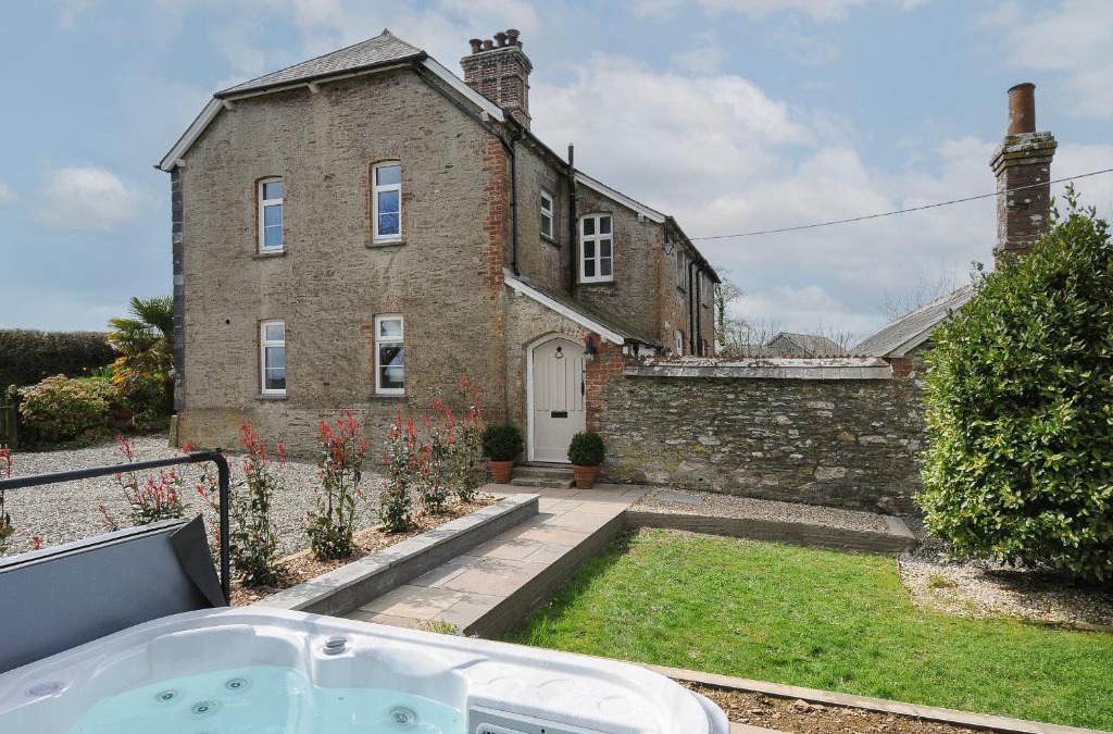 Looe House | Skylarks