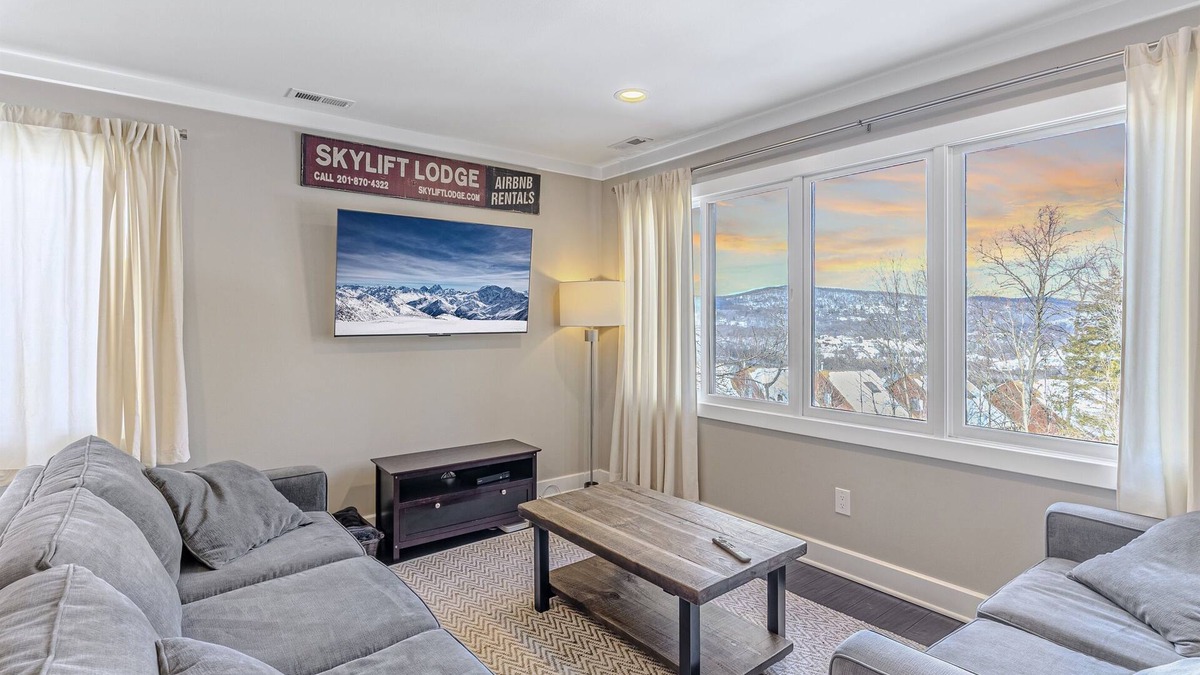 Vernon Condo | SkyLift Lodge | Modern Mountain Luxury Getaway