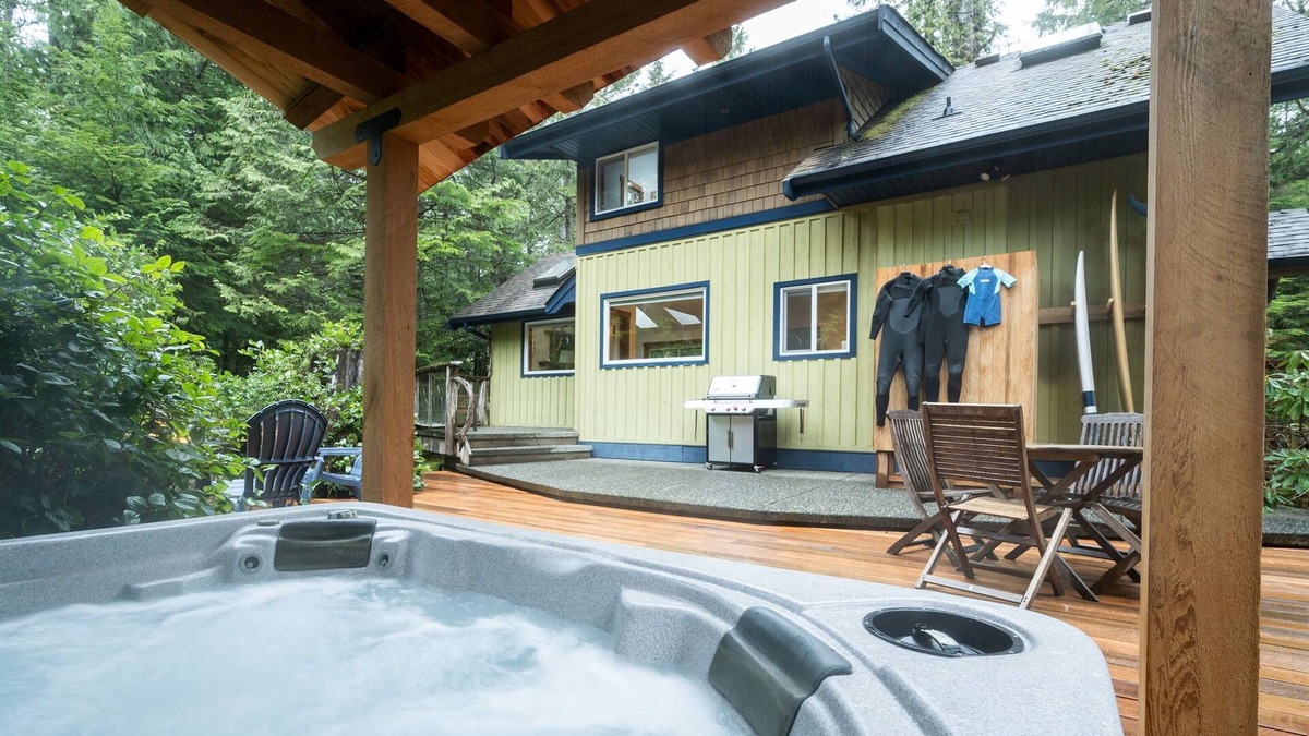 Tofino House | Skylight Cottage- Mackenzie Beach, Private Hot Tub