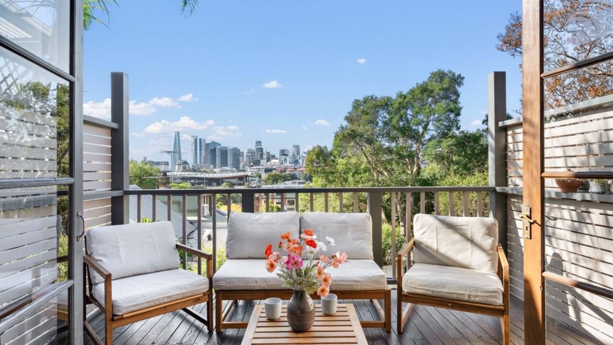Glebe House | Skyline 6Beds House with Panoramic Lankmark City Views steps away CBD &LightRail