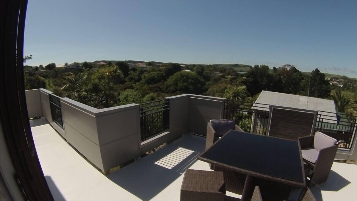Raglan Apartment | Skyline Apartments Raglan (Upper Apartment)