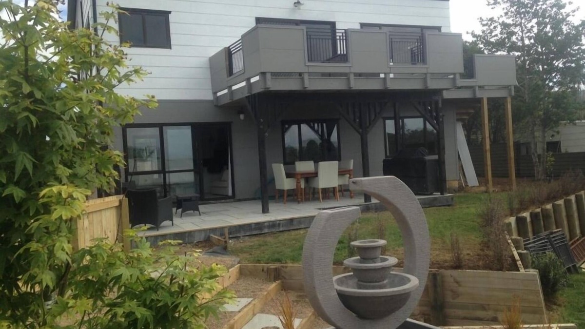 Raglan Apartment | Skyline Apartments Raglan (Lower Apartment)