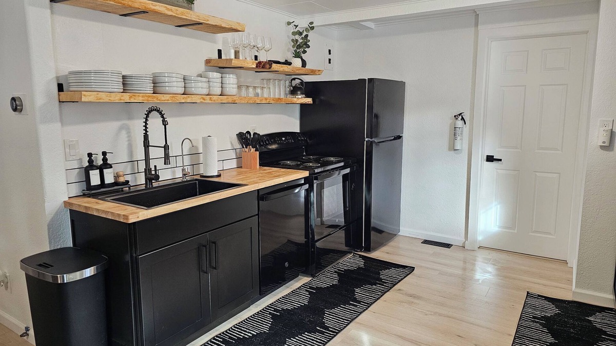 Evergreen Cabin | Skyline Hideaway: Modern cozy 2-bedroom cabin getaway in Evergreen, Colorado