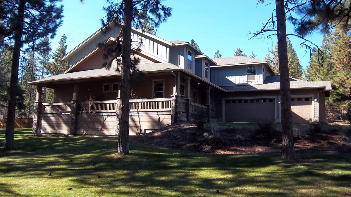 Bend Cabin | Skyline Lodge, Gorgeous Setting, Walk to Downtown!