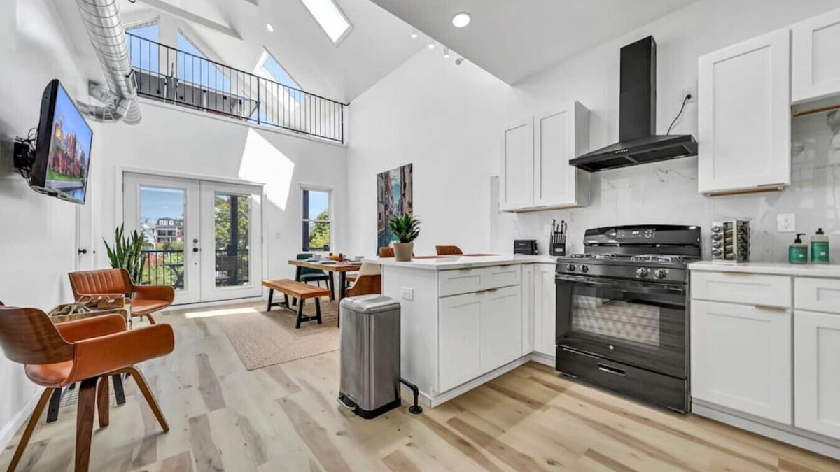 Front Park Apartment | Skyline Loft: Downtown Buffalo