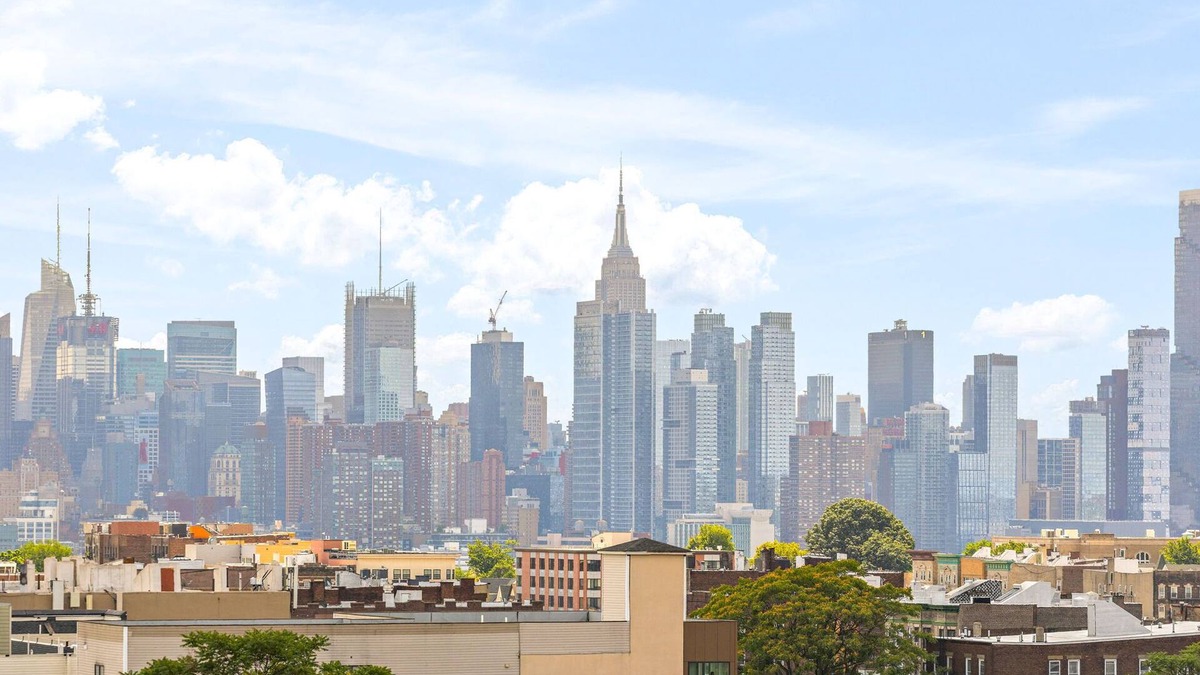 West New York Apartment | Skyline Of City View + King Bed +Parking