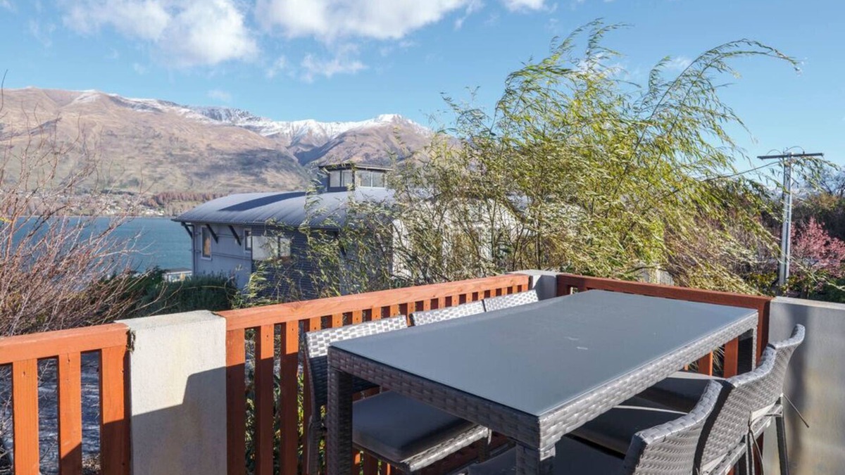 Wanaka Cottage | Skyline Outlook - Wanaka Home