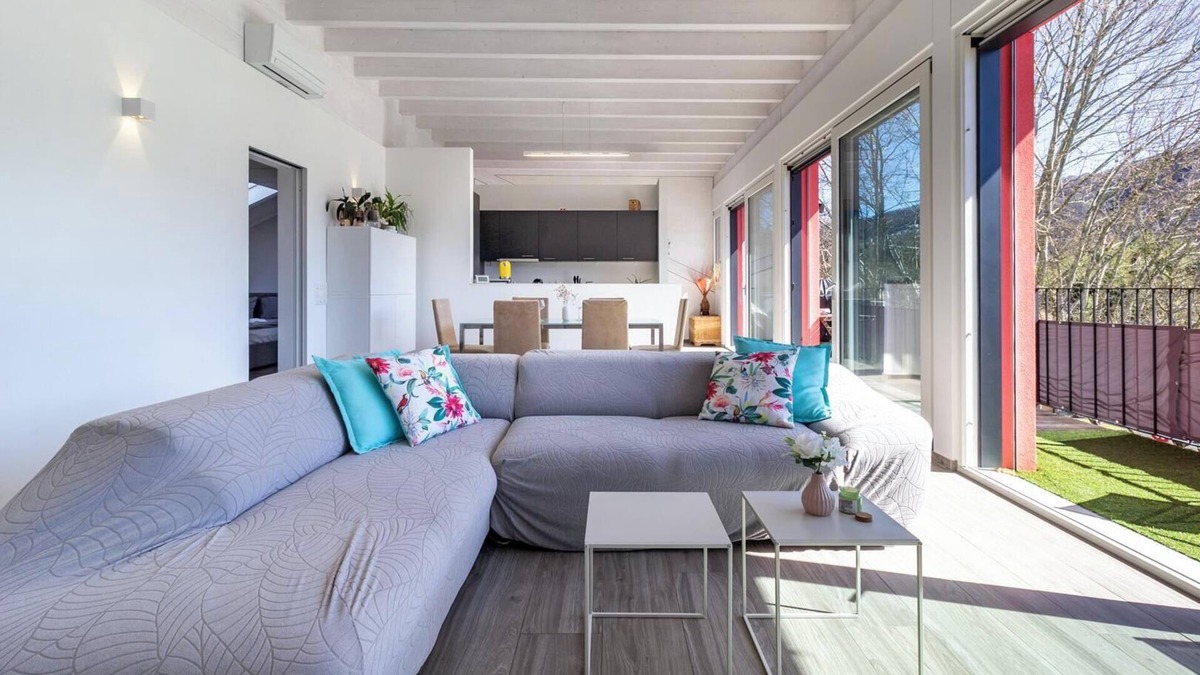 Caslano Apartment | Skyline over the Lake