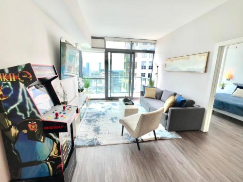 North Buckhead Apartment | Skyline Retreat Penthouse, Top Floor, Year round Pool, City View!