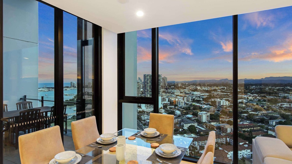 Southport Apartment | Skyline Showdown - Views, Games & Vibes