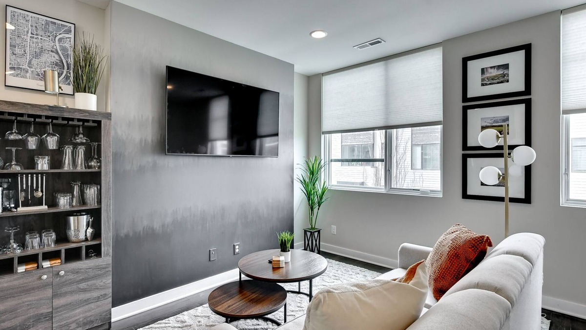 Dahlman House | Skyline Stay - Near Downtown & Zoo+ Garage+Rooftop