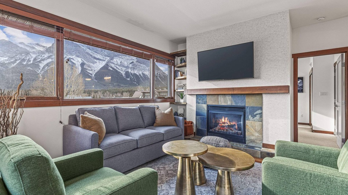 Town Centre Apartment | Skyline Suite Downtown Canmore Stay !