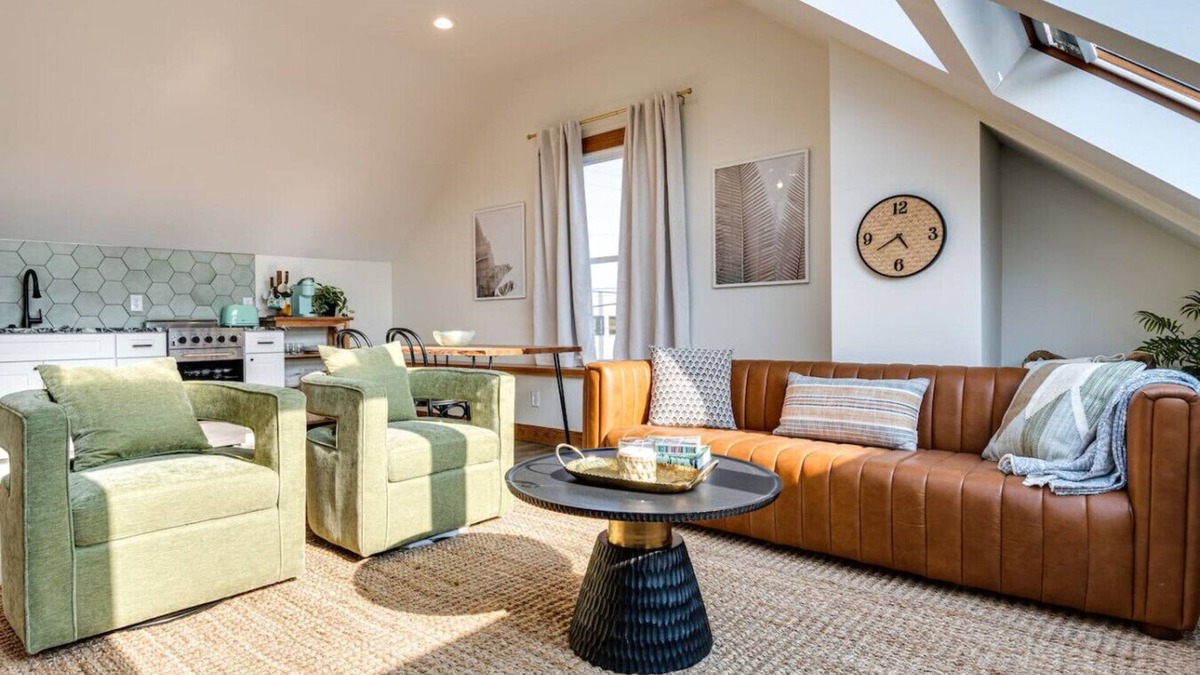 Lockerbie Square Apartment | Skyline View Condo, Best downtown spot, Park FREE!