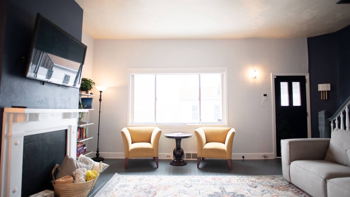 South Side Slopes House | Skyline Views & Adventure ★ Dogs 👍 ★ Professionally Cleaned ★ Close to all!