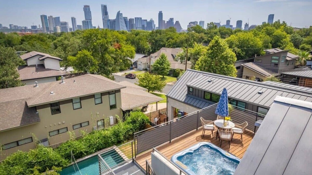 Barton Heights House | Skyline Views, Hot Tub | Skyline - Portoro