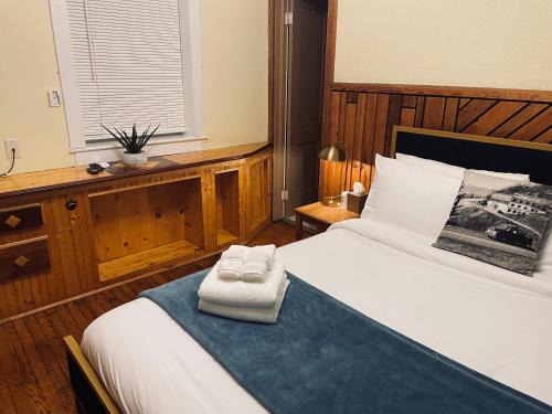 Marion Hotel | Skyline Village Inn
