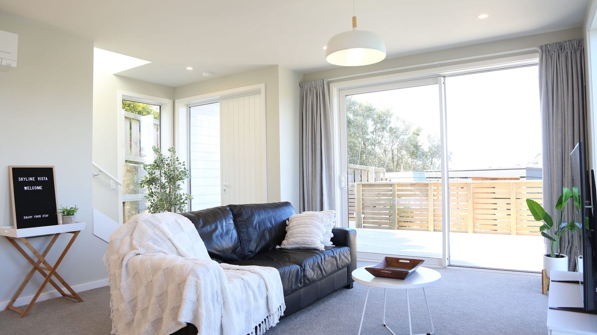 Johnsonville House | Skyline Vista: Luxe View, Parking, Espresso & Netflix
