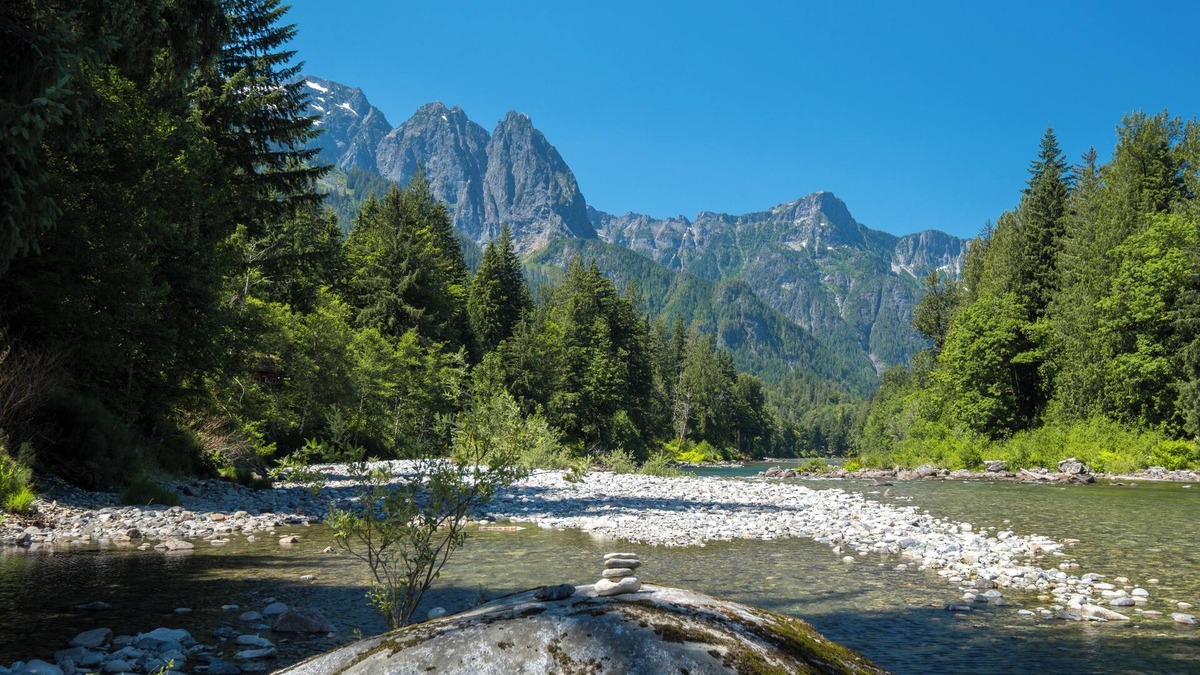 Gold Bar Cabin | SkyRiverPeaks Cabin, Riverfront,Views, AC,Pets