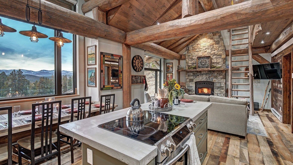 Coal Creek Cabin | Skyrun 2 Bedroom Cabin by RedAwning