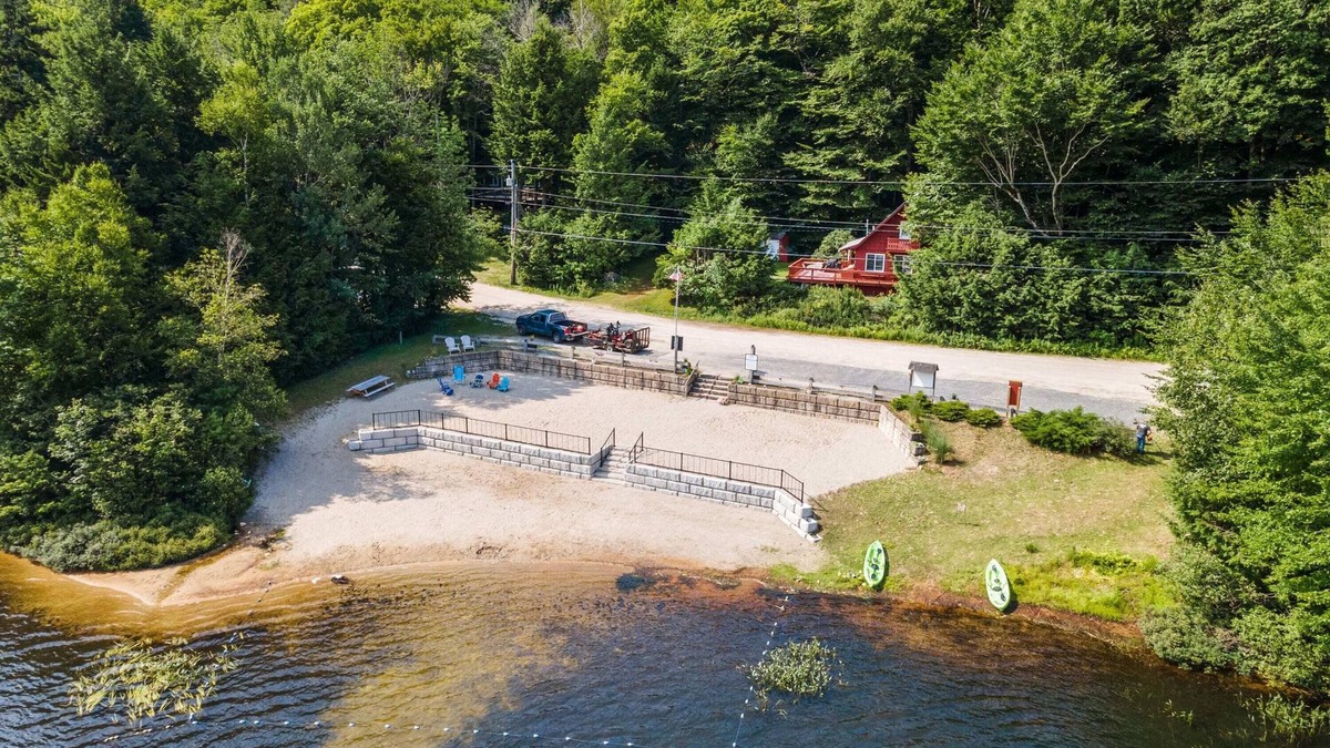 Newbury House | Skytop House - Charming 4 Season Getaway-Sleeps 6