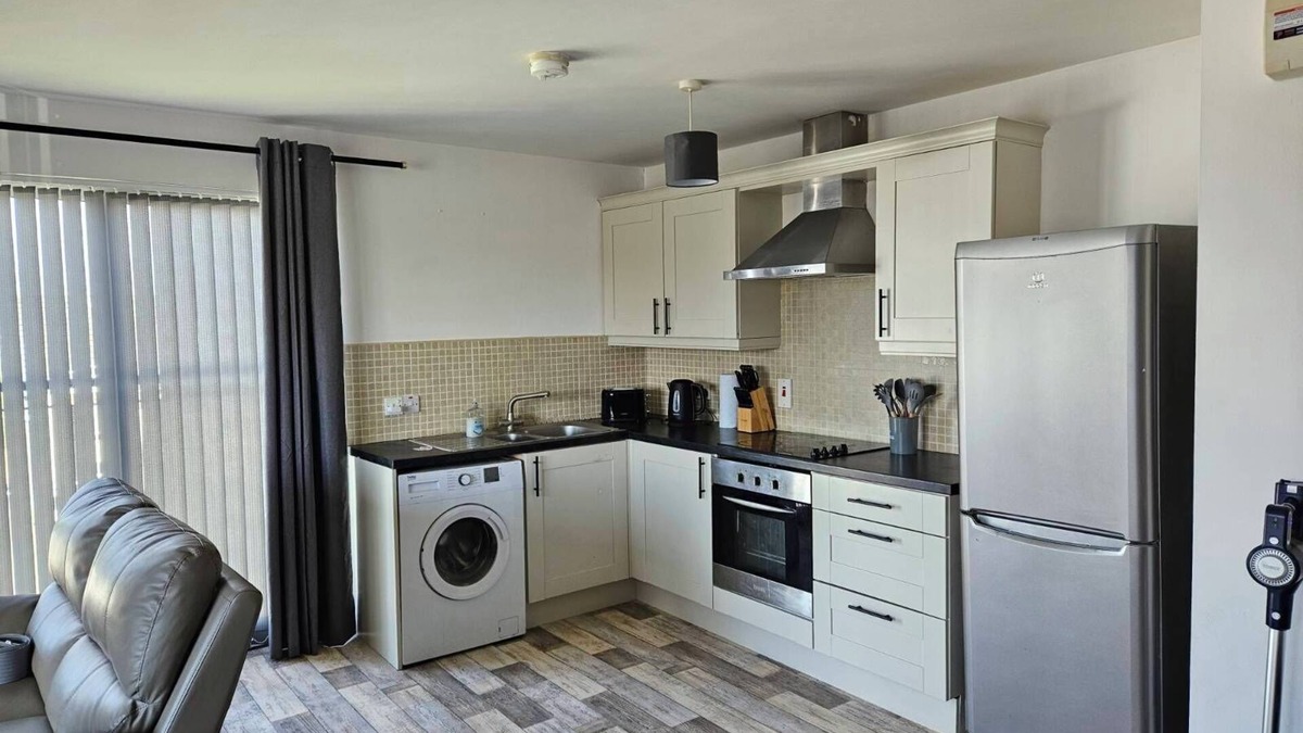 Londonderry Apartment | SkyView - 3-bedroom apartment in superb Strathfoyle with WiFi