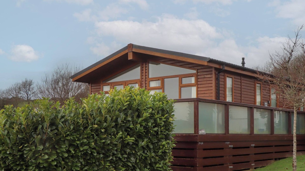 Newton Ferrers Cottage | SKYVIEW, pet friendly, with a garden in Newton Ferrers