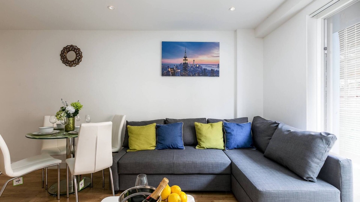 Grange Apartment | Skyvillion - Tower Point Enfield 2bed Wbalcony