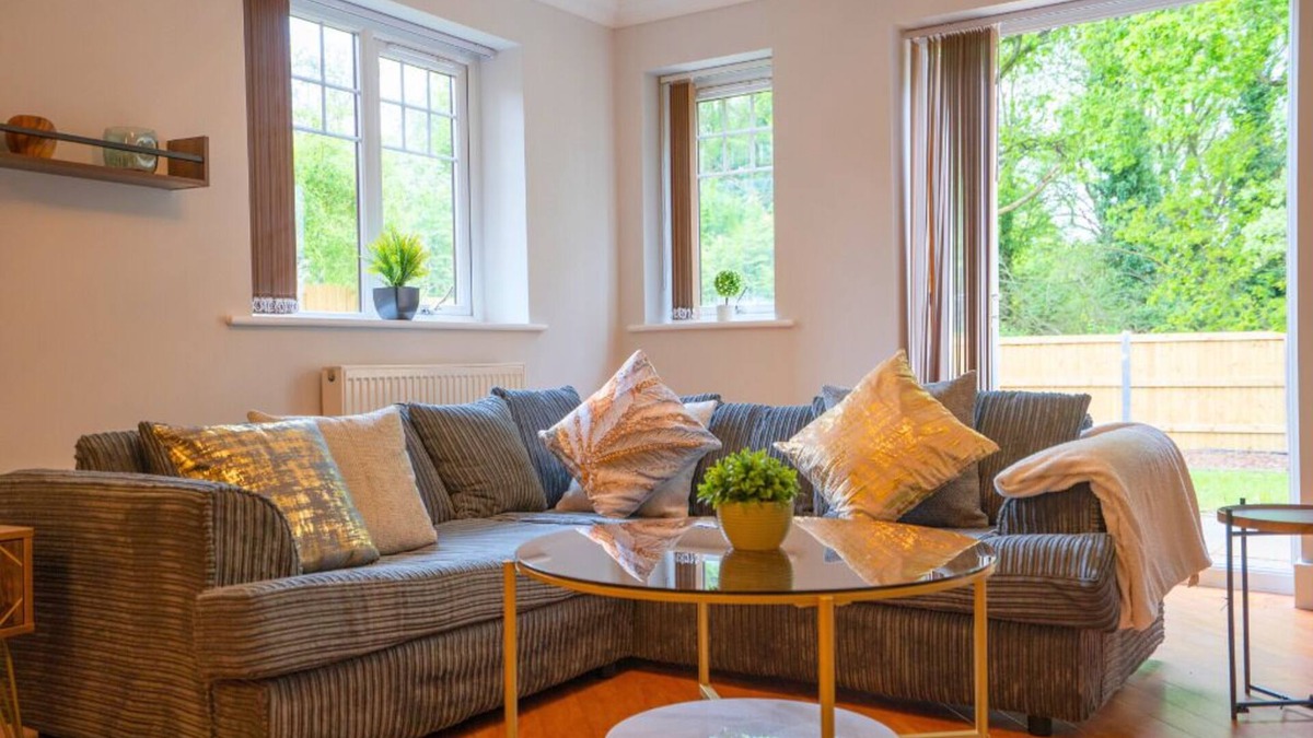 Marston Green House | Skyward Hse: 5BR 3Bath Balcony - Near HS2/NEC/BHX