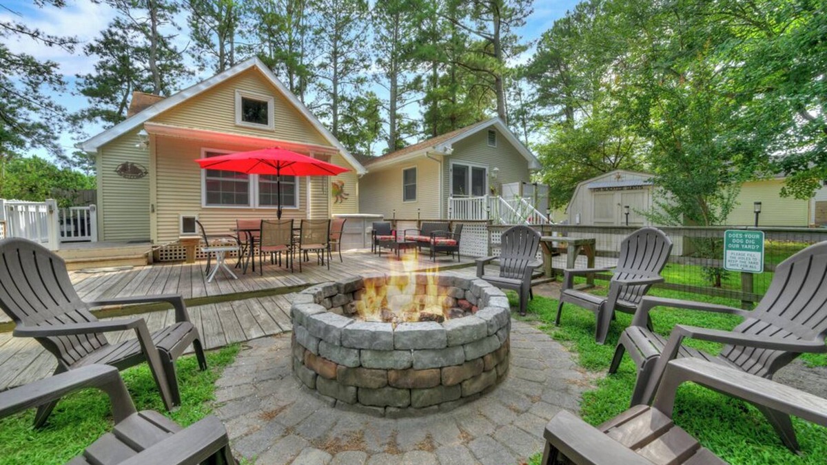 Piney Island House | Slack Tide is a wonderful 3 Bedroom/2 Bath Pet-Friendly Vacation Home on Chincot
