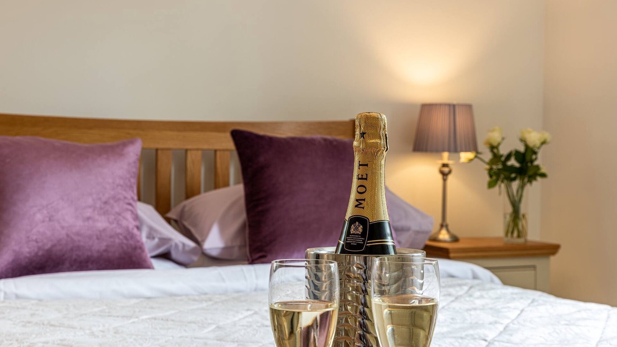 Edington Bed & Breakfast | Slades Farm Leisure