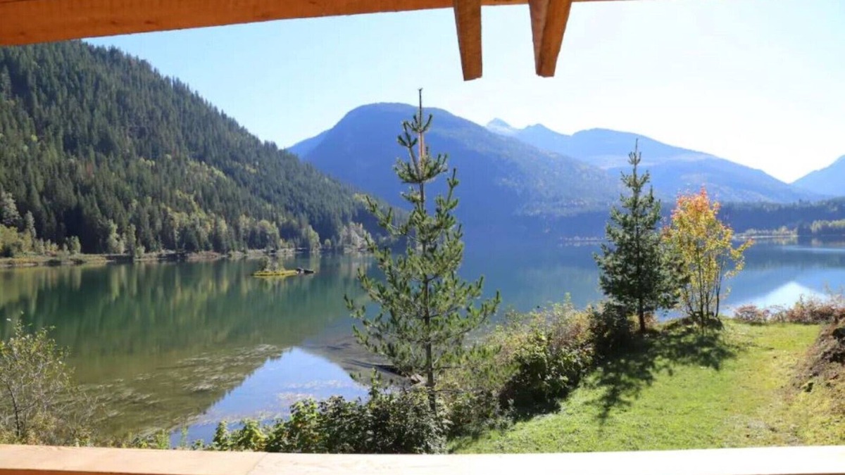 Revelstoke House | Sledders Cove ntimber frame house, hot tub, waterfront, beachfront, firepit