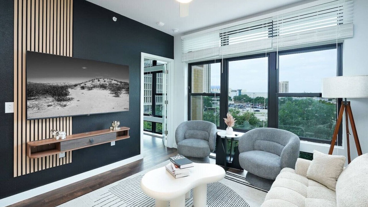 Southtown Apartment | Sleek 1BR w/Gym, Parking Near Rvrwalk & Dome