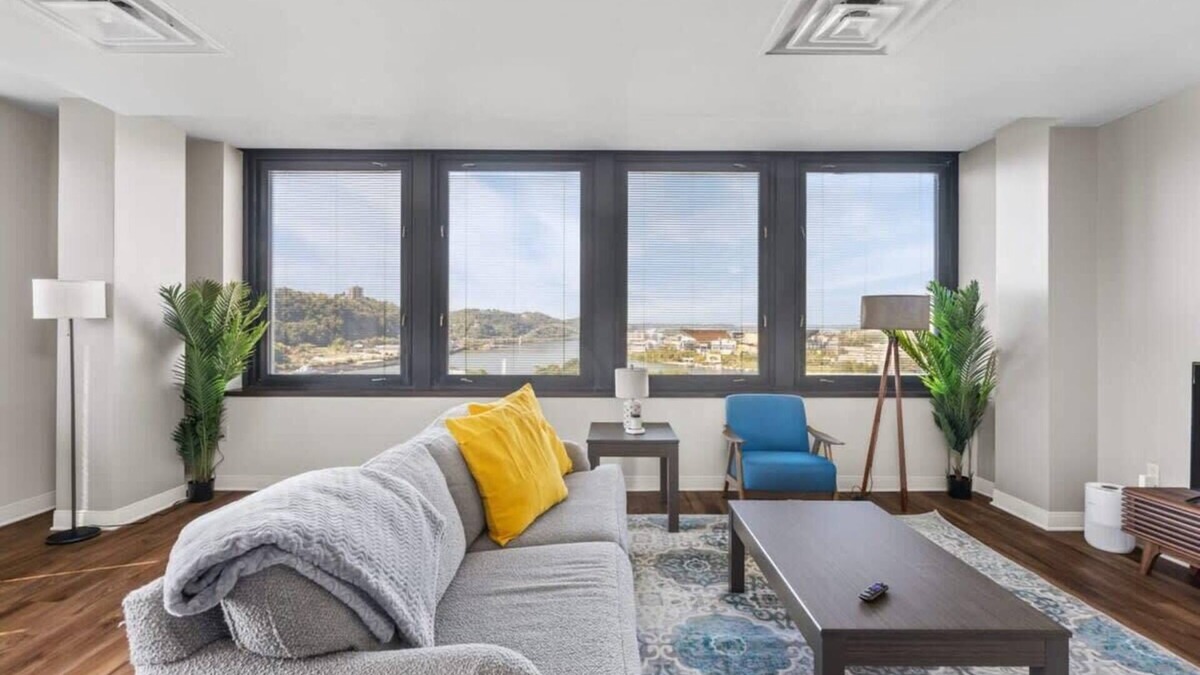 Downtown Pittsburgh Apartment | Sleek 2BR Downtown Retreat with Gym