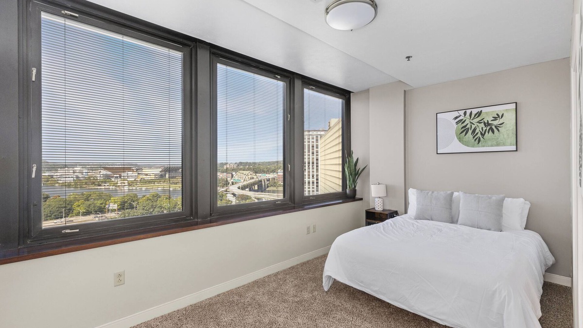 Downtown Pittsburgh Apartment | Sleek 2BR Downtown Retreat with Gym