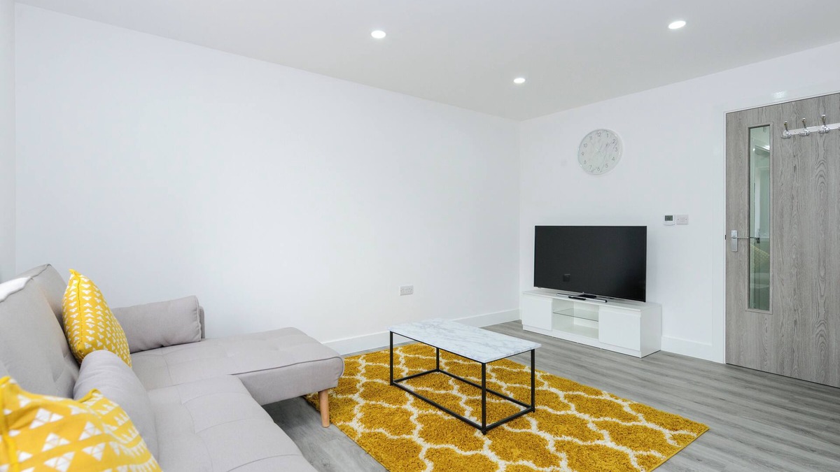 Gedling Apartment | Sleek and Stylish 2bed Home, Low Carbon, Parking
