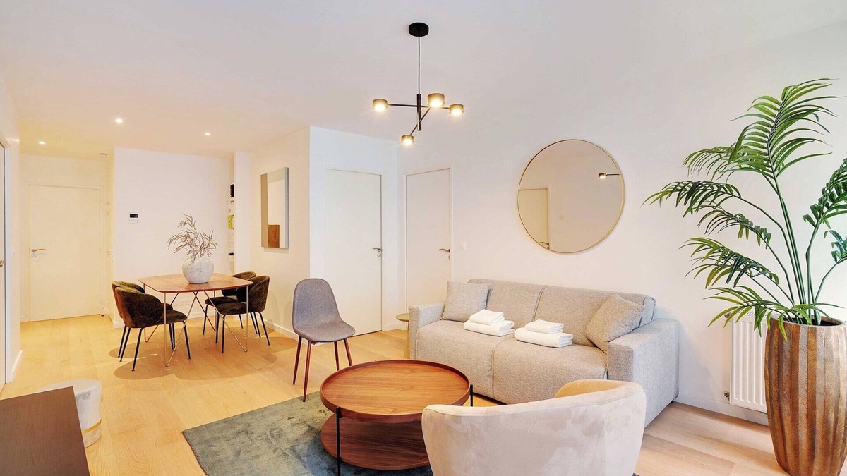 Levallois-Perret Apartment | Sleek apartment in Levallois-Perret
