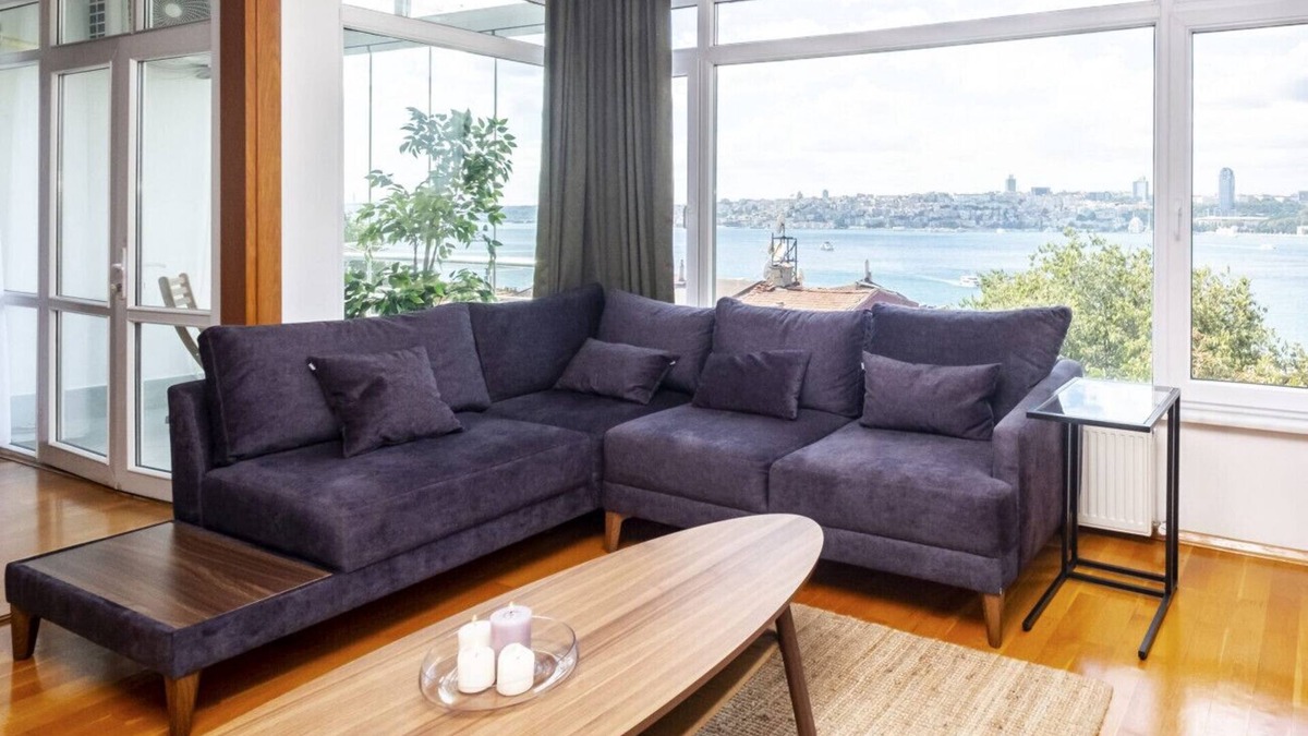 Uskudar Apartment | Sleek Apartment with a Panoramic Bosphorus View