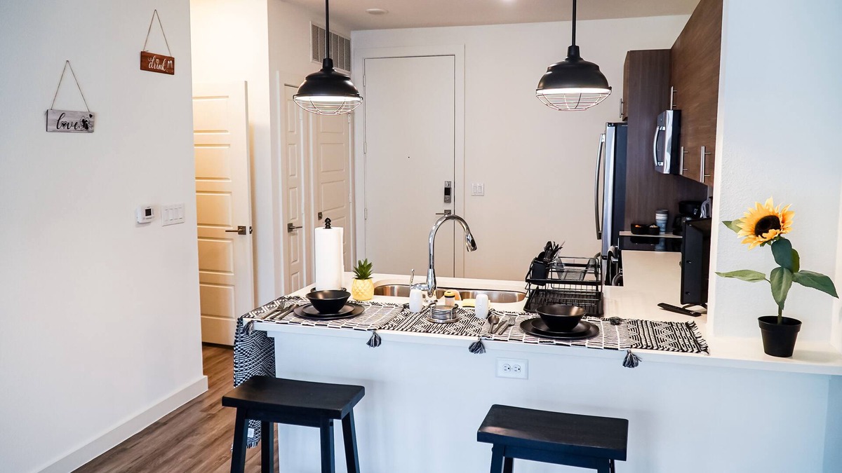 Oak Cliff Apartment | Sleek Dallas Studio in Bishop Arts