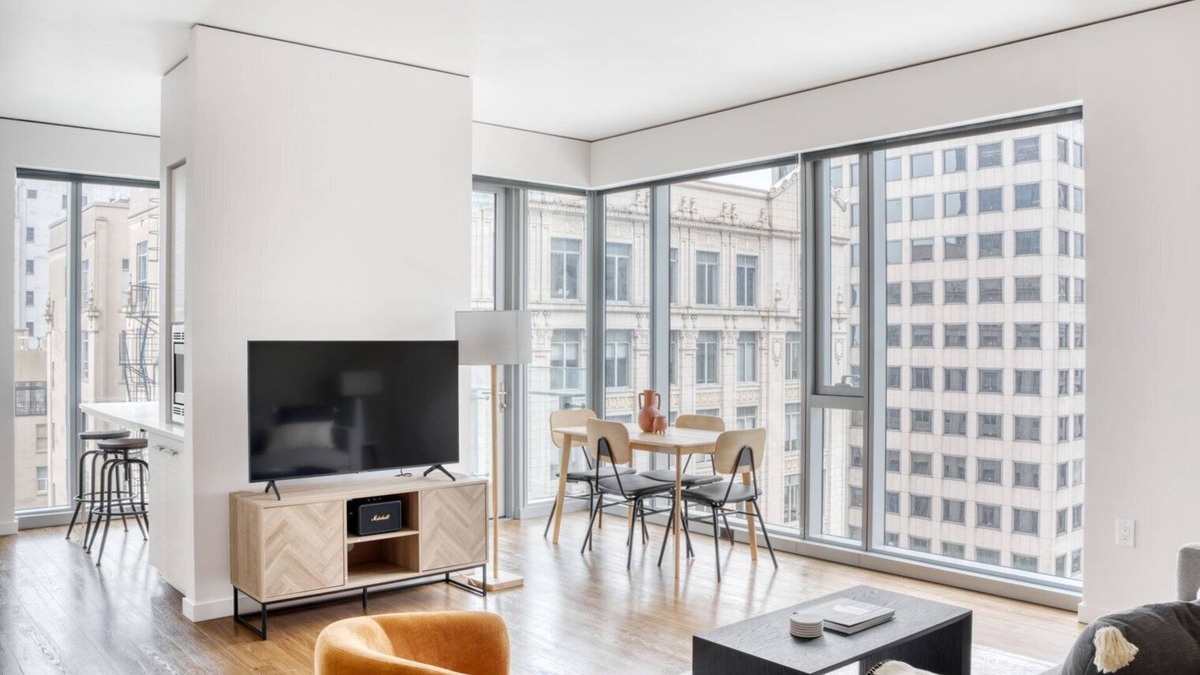 Downtown Seattle Apartment | Sleek Downtown 2BR w/Gym, W/D & BBQ, near Dining & Shops, by Blueground