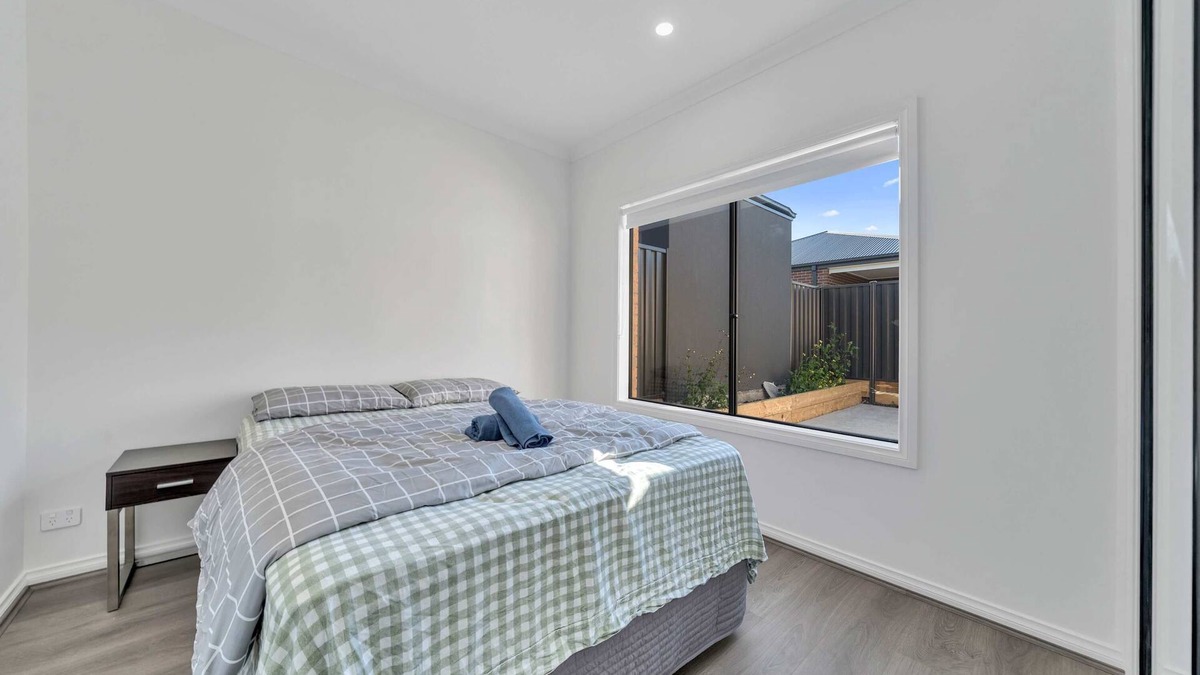 Kalkallo House | Sleek Family Home Near Kallo Town Centre