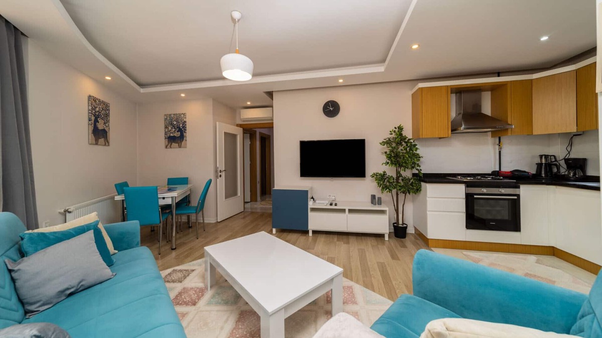 Konyaalti Apartment | Sleek Flat w Balcony 10 min to Coast in Konyaalti